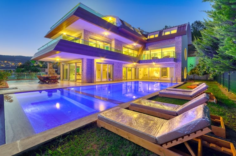 Luxury 5+1 Sea View Villa For Sale in Bektas